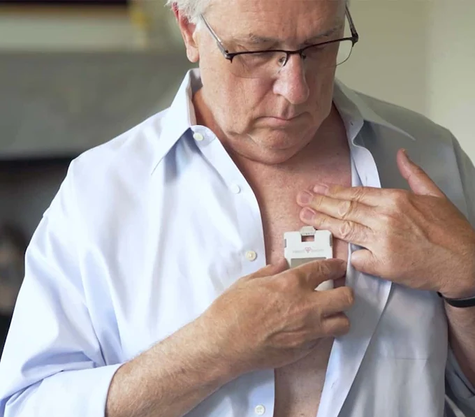 Patient holding the recorder to his chest